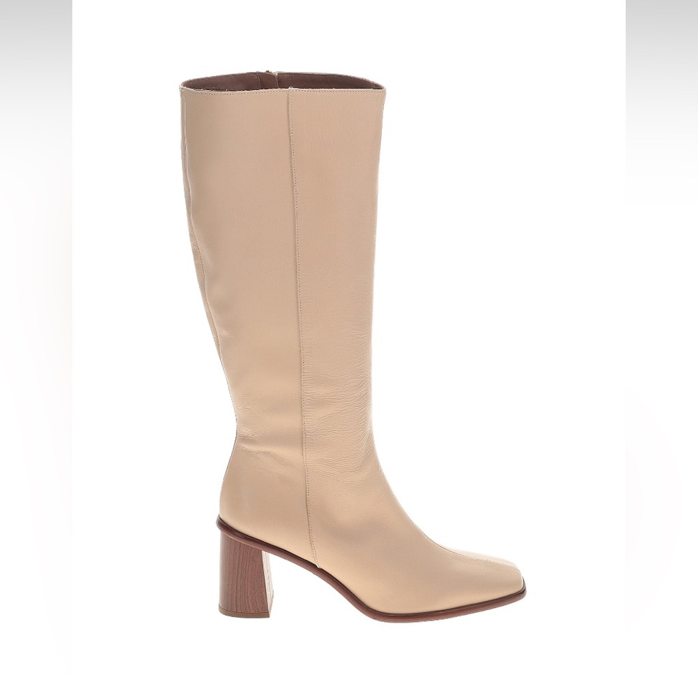 Amazing condition alohas women’s east knee high boots